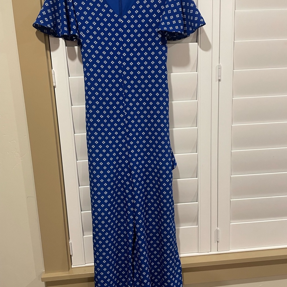Tahari Blue with White floral prints
Pantsuits - sleeves and pockets! (1.7)
